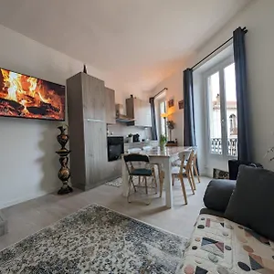  Appartement 2 Pieces , Centre , 100 Metres Des Plages.